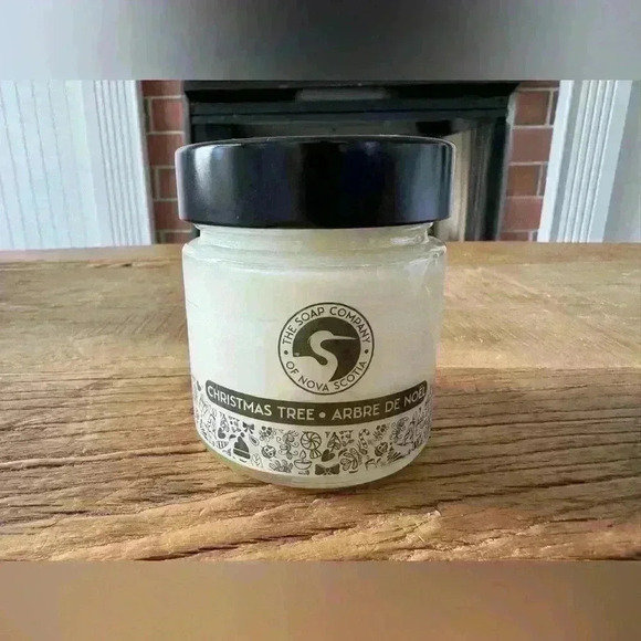 NEW All Natural Soy & Essential Oil Candle ~ Christmas Tree ~ 40 hr burn time! - Picture 4 of 5